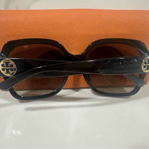 Tory Burch Black Oversized Sunglasses - Picture 8 of 9